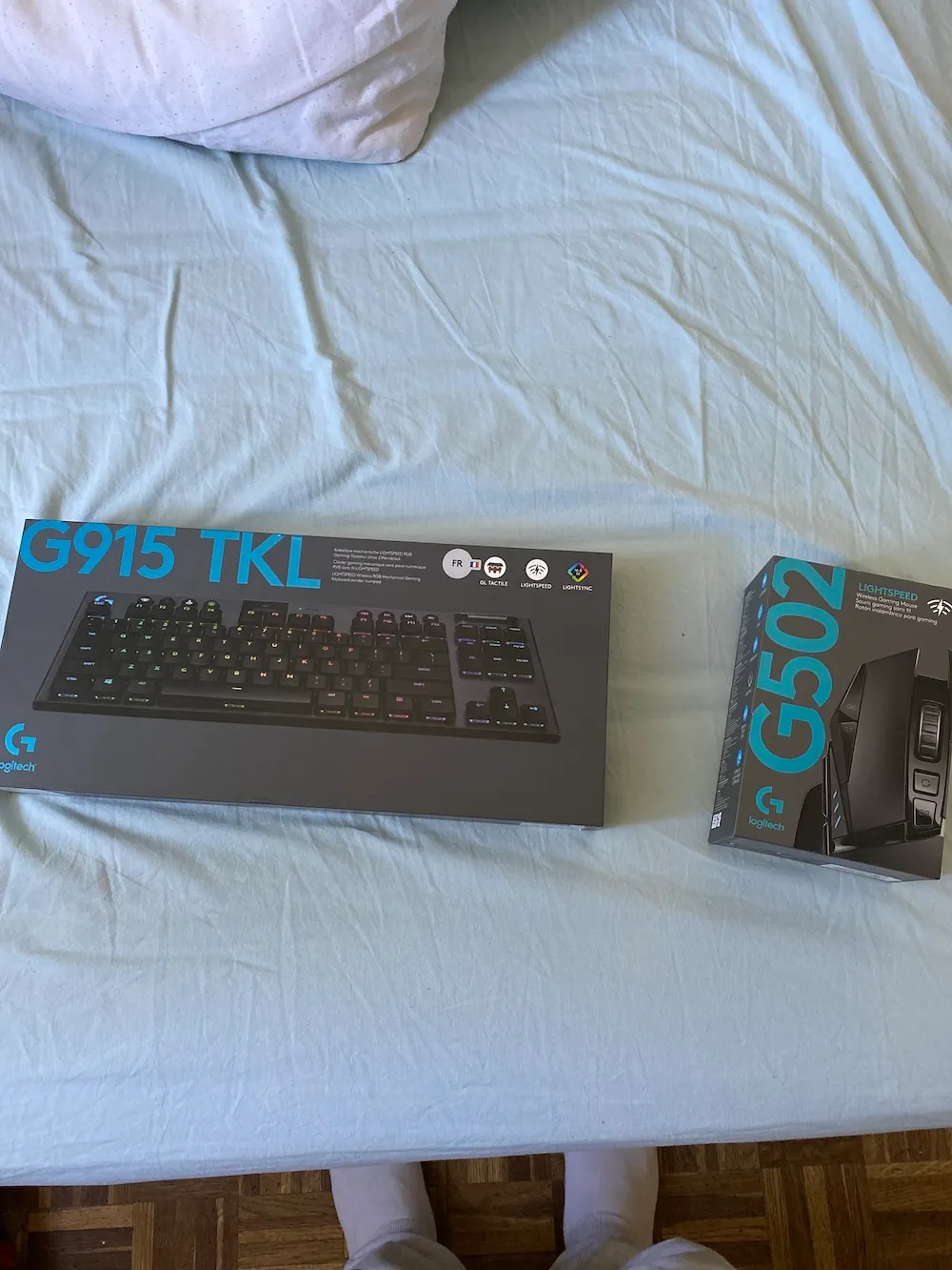 Photo de la boite du Logitech G915 TKL